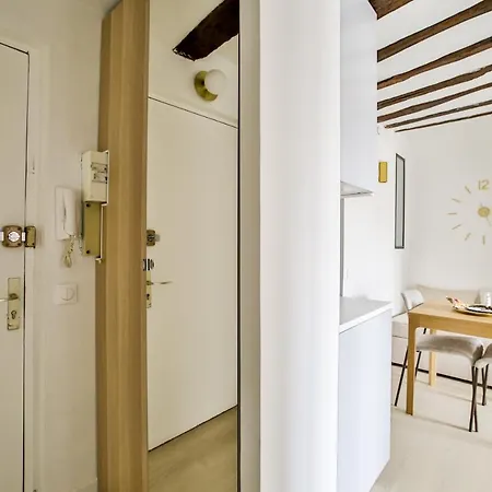 New&renovated Cosy Flat In The Marais !!! 4pers Apartament